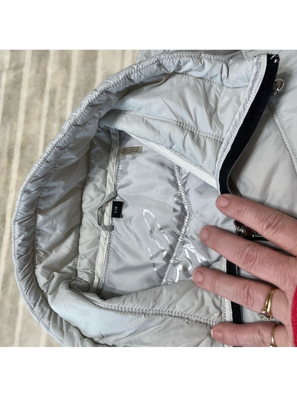 Guess L Women's Quilted Jacket - Light Gray - Picture 2 of 5